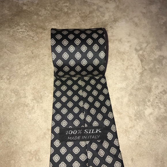 Tie - Picture 2 of 3